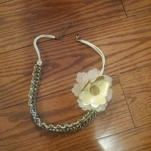 Delicate flower necklace with gold chain